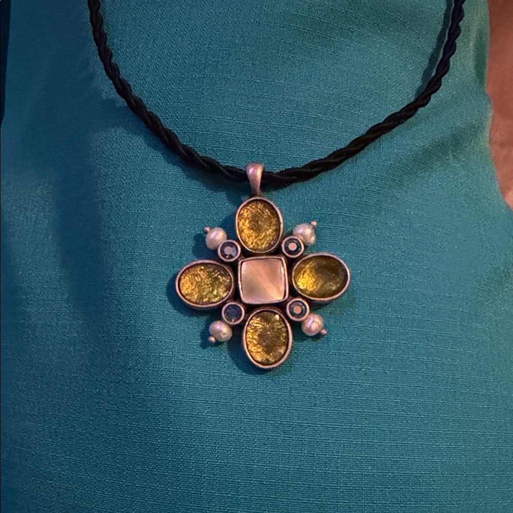 Elegant Gold and Silver Pendant Necklace